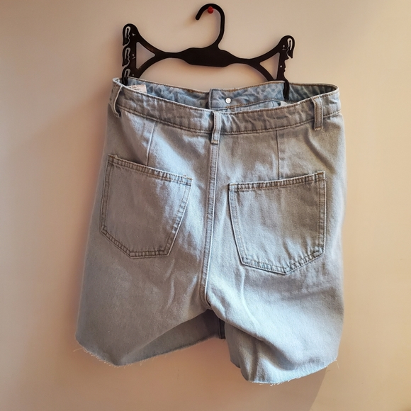 Denim Mom Shorts with Pleated Waist - Picture 2 of 3